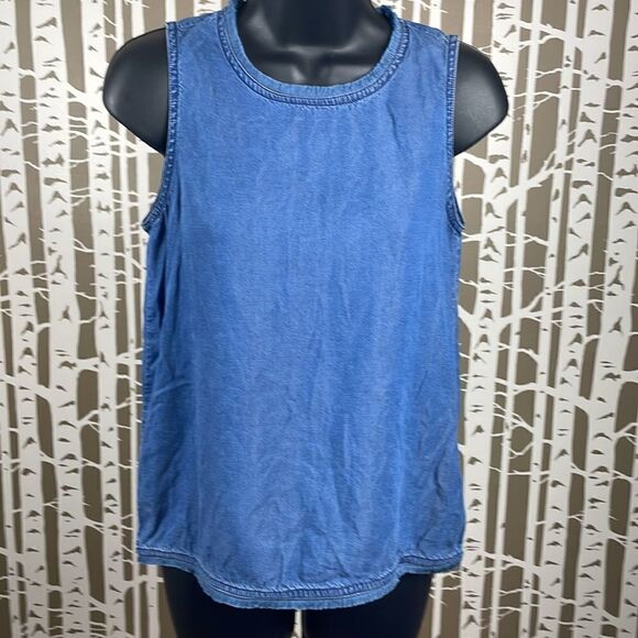 Bundle 3 Pieces: Tank, Chambray Top, Linen Button Up - Picture 7 of 16